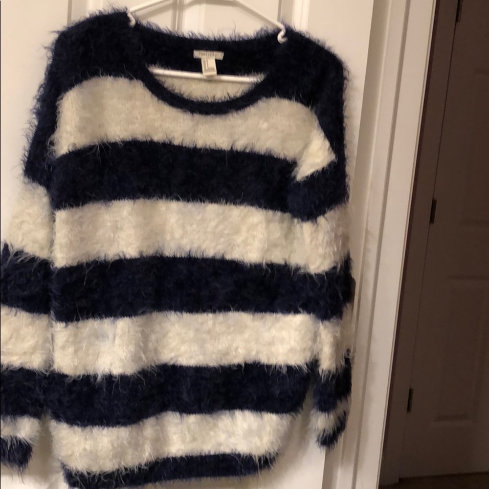 Soft sweater!!